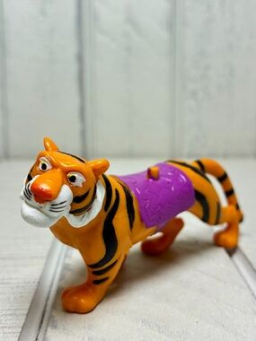 Disney’s Aladdin Princess Jasmine’s Tiger Raja Figurine Vintage Toy Burger King
